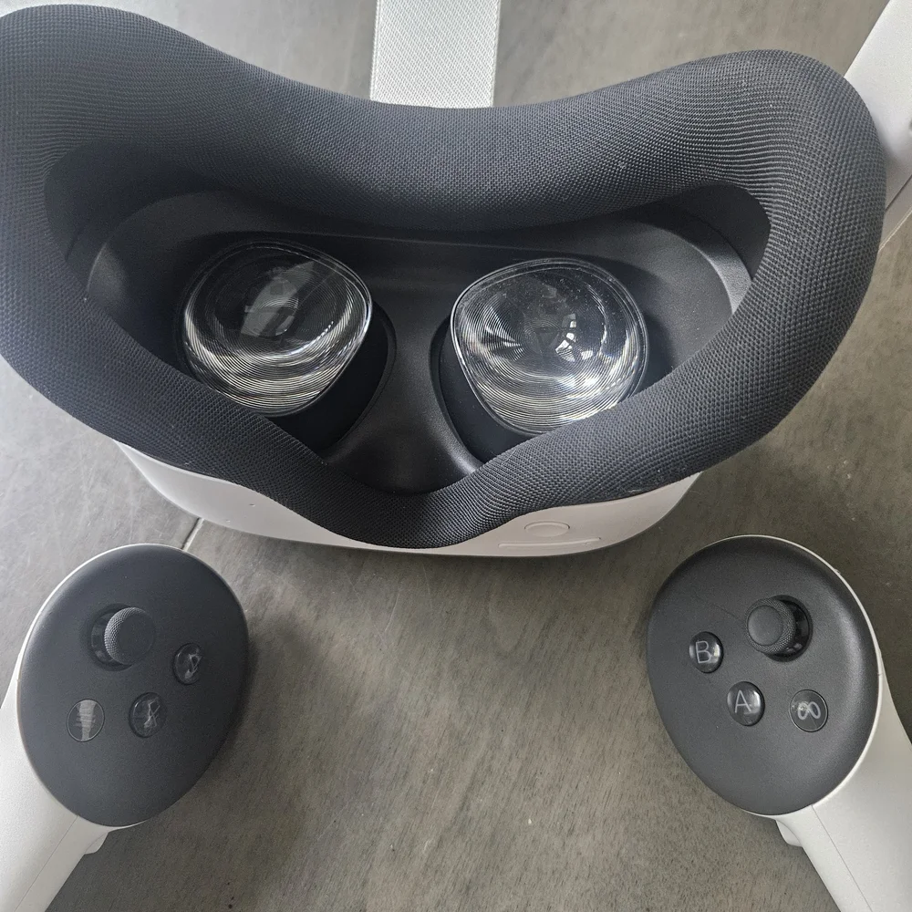 VR Headset with Controllers - White